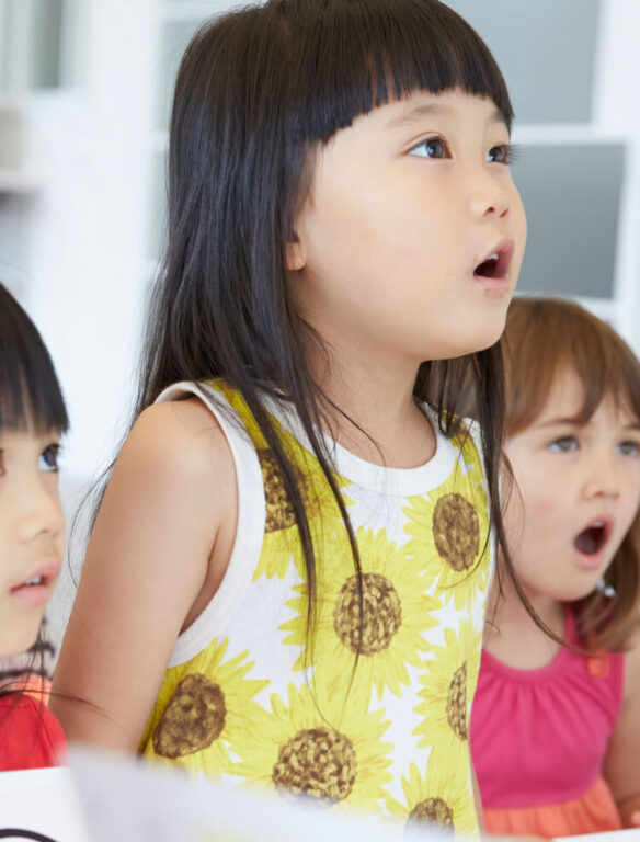 英語を学ぶ子ども